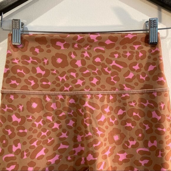 OFFLINE BY AERIE Sz M Tan Pink Leopard Seamless Front Raw Hem Leggings - Picture 2 of 8